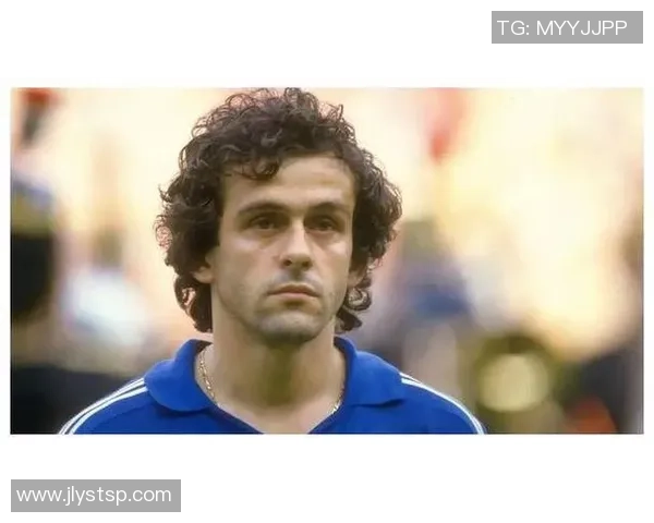 两字球星闪耀绿茵场 足坛传奇人物盘点与回顾