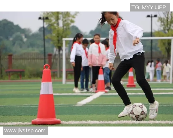 足球四大球星拼图教学设计与实践探究:激发学生兴趣提升足球技能的有效路径 足球四大球星拼图教学设计与实践探究:激发学生兴趣提升足球技能的有效路径