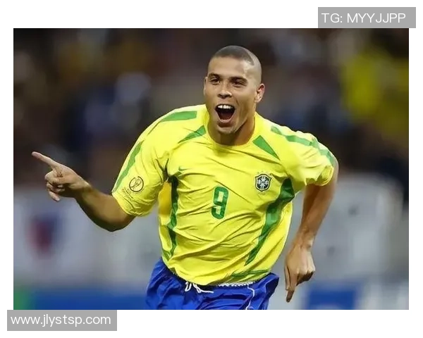 全球足球四号球星盘点：从经典传奇到现役巨星的风采展示