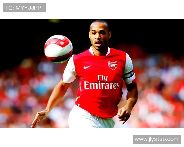 昔日传奇球星的风采与足坛变迁：回顾经典赛事与辉煌时刻