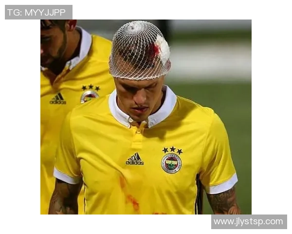 足球巨星赛场意外面部受伤破相引热议球迷担忧职业生涯影响